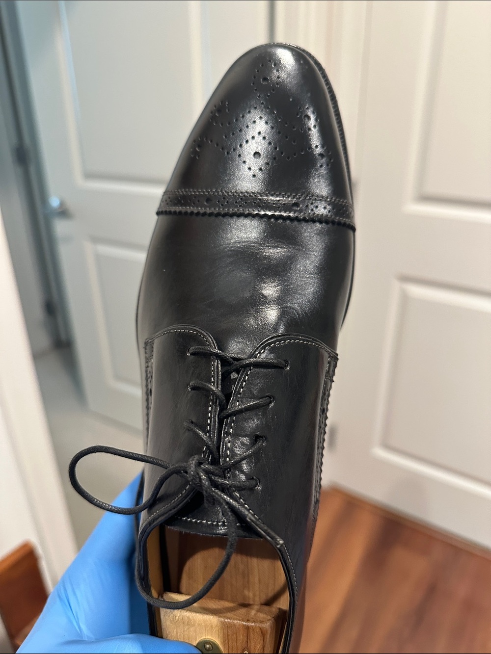 Santoni dress shoes feature a distinct toe medallion. - Picture 10 of 14